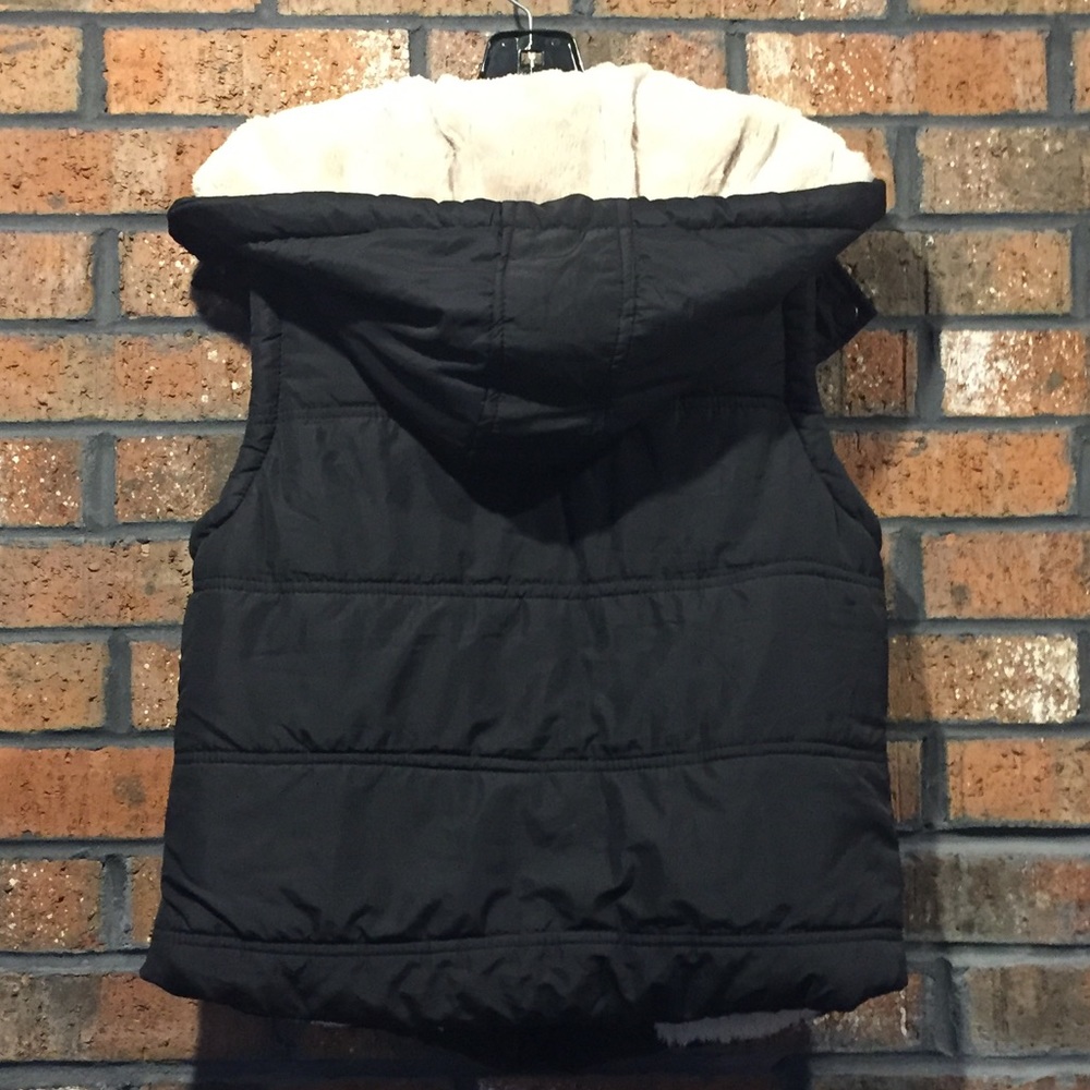 COTTON ON - LIGHT WEIGHT - BLACK HOODED VEST - Picture 2 of 11
